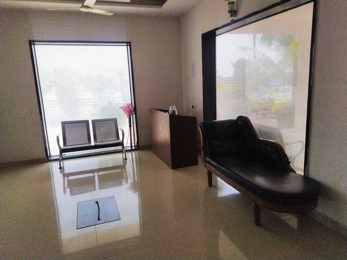 Hotel Wayfare Shirdi Extérieur photo
