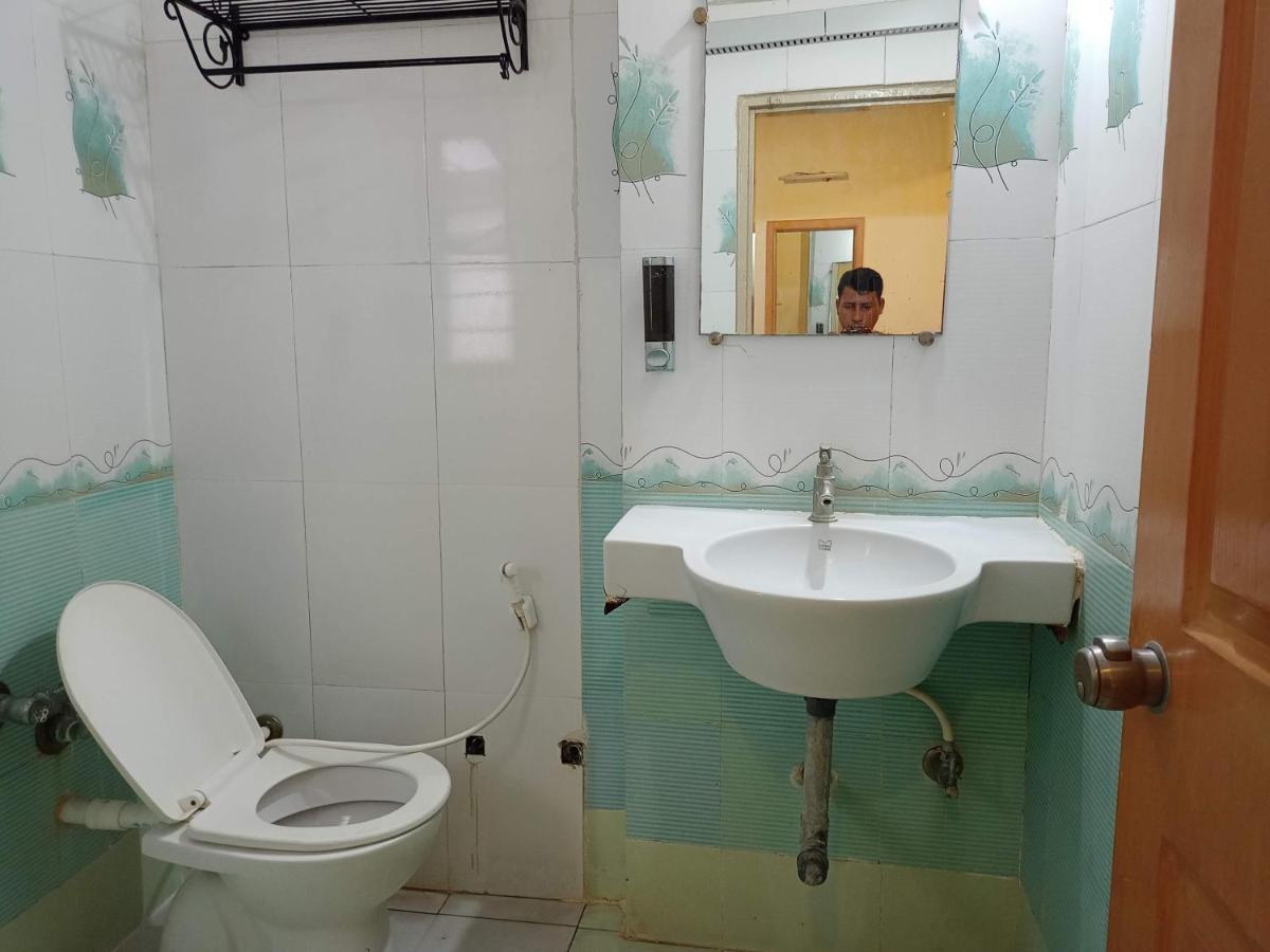 Hotel Wayfare Shirdi Extérieur photo